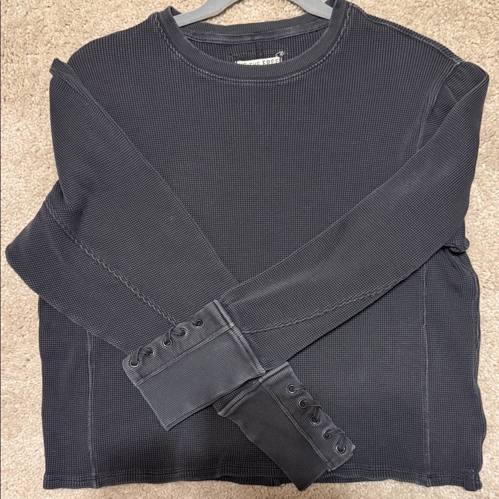 WE THE FREE thermal top
Cuffs are amazing Sleeves are fire 🔥